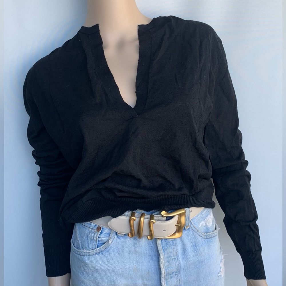 Really great James PERSE true black linen poly blend knit v-neck retro top